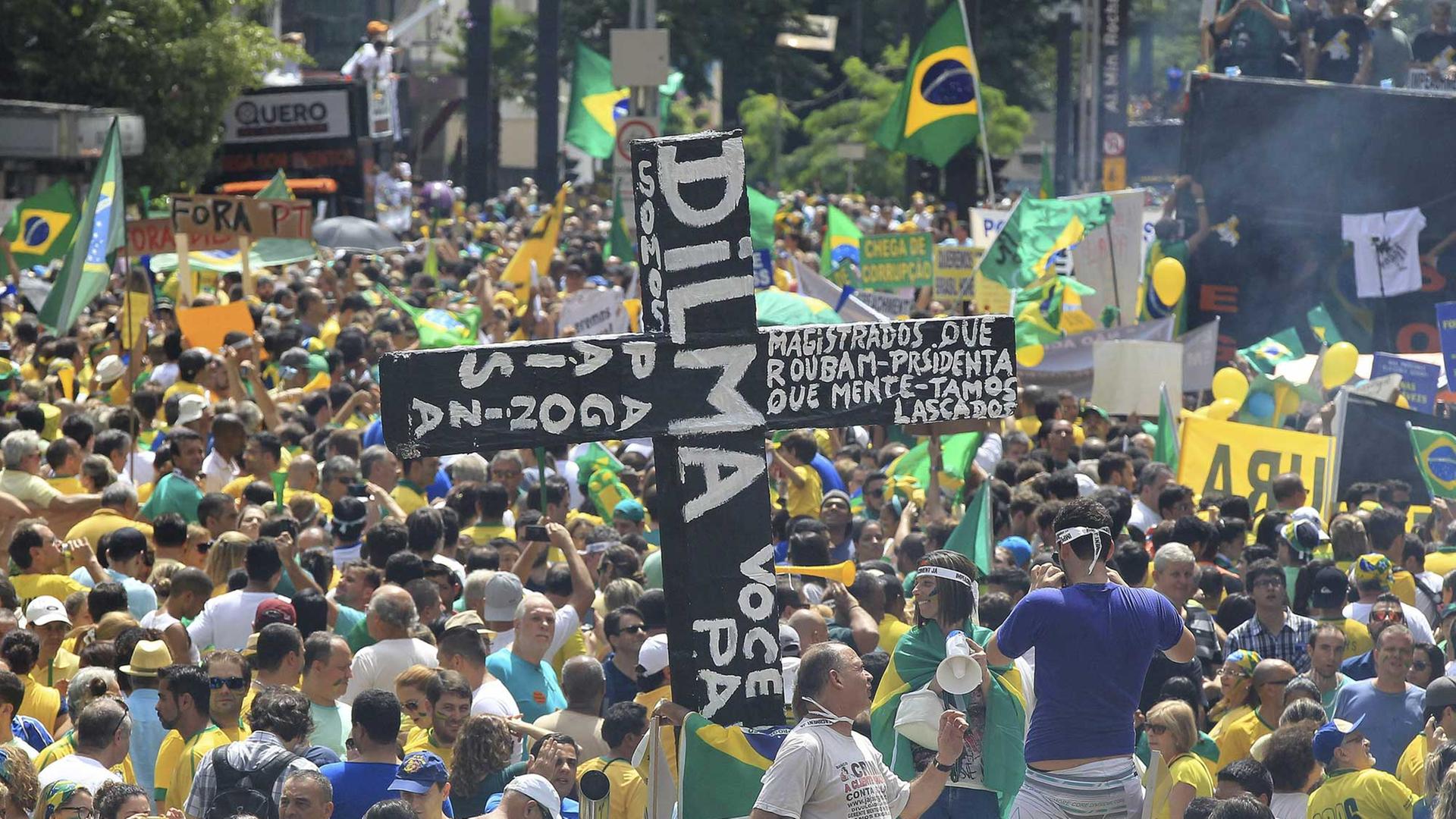 Demonstranten in Sao Paulo (15.3.2015). Demonstranten in Sao Paulo (15.3.2015).