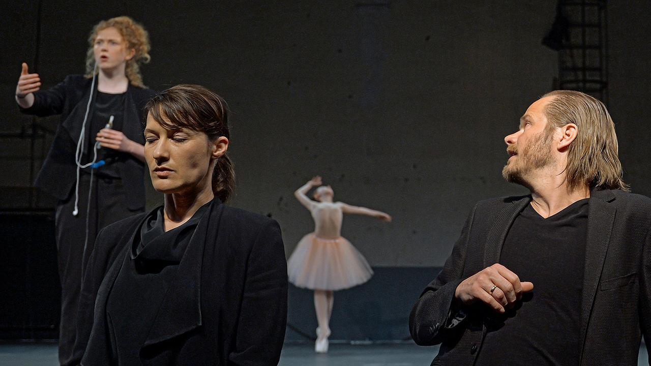 "Paradies Fluten" bei den Ruhrfestspielen mit (von links) Gesa Geue, Catherine Janke, Klaus Köhler, Lea Lupescu "Paradies Fluten" bei den Ruhrfestspielen mit (von links) Gesa Geue, Catherine Janke, Klaus Köhler, Lea Lupescu