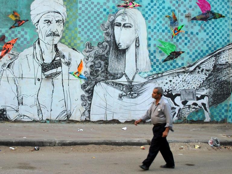 Ein Wandbild des Street-Art-Künstlers Ammar Abo Bakr in der Bustan-Straße in Kairo, gegenüber Goethe-Institut, aufgenommen am 23.05.2015. Wenn der Street-Art-Künstler Ammar Abo Bakr aufbricht, um in Kairo graue Wände zu bemalen, dann meist abends.