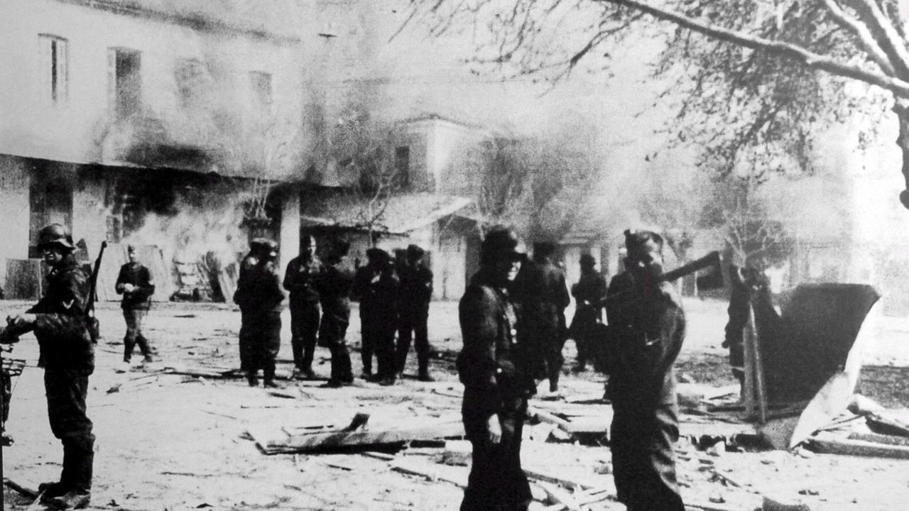 Schauplatz eines der NS-Massaker in Griechenland: der Ort Distomo im Juni 1944 Schauplatz eines der NS-Massaker in Griechenland: der Ort Distomo im Juni 1944