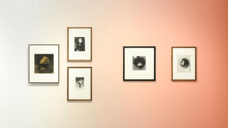 Saalansicht mit fünf Bildern aus der Ausstellung "Odilon Redon" im Kröller-Müller Museum in Otterlo Saalansicht mit fünf Bildern aus der Ausstellung "Odilon Redon" im Kröller-Müller Museum in Otterlo