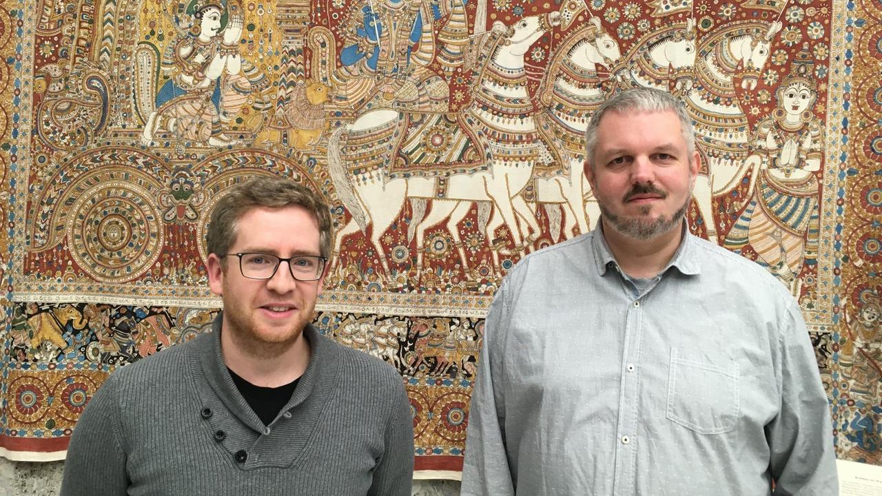 Martin Radermacher (links) und Patrick Krüger (rechts) von der Ruhr-Universität-Bochum im Haus Völker und Kulturen in Sankt Augustin Martin Radermacher (links) und Patrick Krüger (rechts) von der Ruhr-Universität-Bochum im Haus Völker und Kulturen in Sankt Augustin