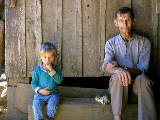 Ein Bild aus dem Jahr 2008 zeigt einen Großvater mit seinem Enkel in Santa Catarina, Brasilien. Sie gehören zu den 925 Millionen Menschen, die weltweit vom Hunger betroffen sind.
