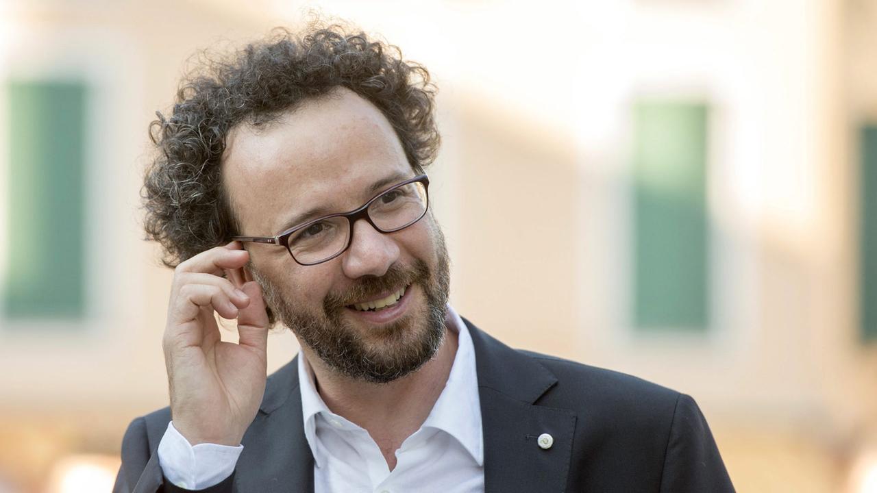 Der Italiener Carlo Chatrian bei der Eröffnung des Filmfestivals von Locarno 2015 Der Italiener Carlo Chatrian bei der Eröffnung des Filmfestivals von Locarno 2015