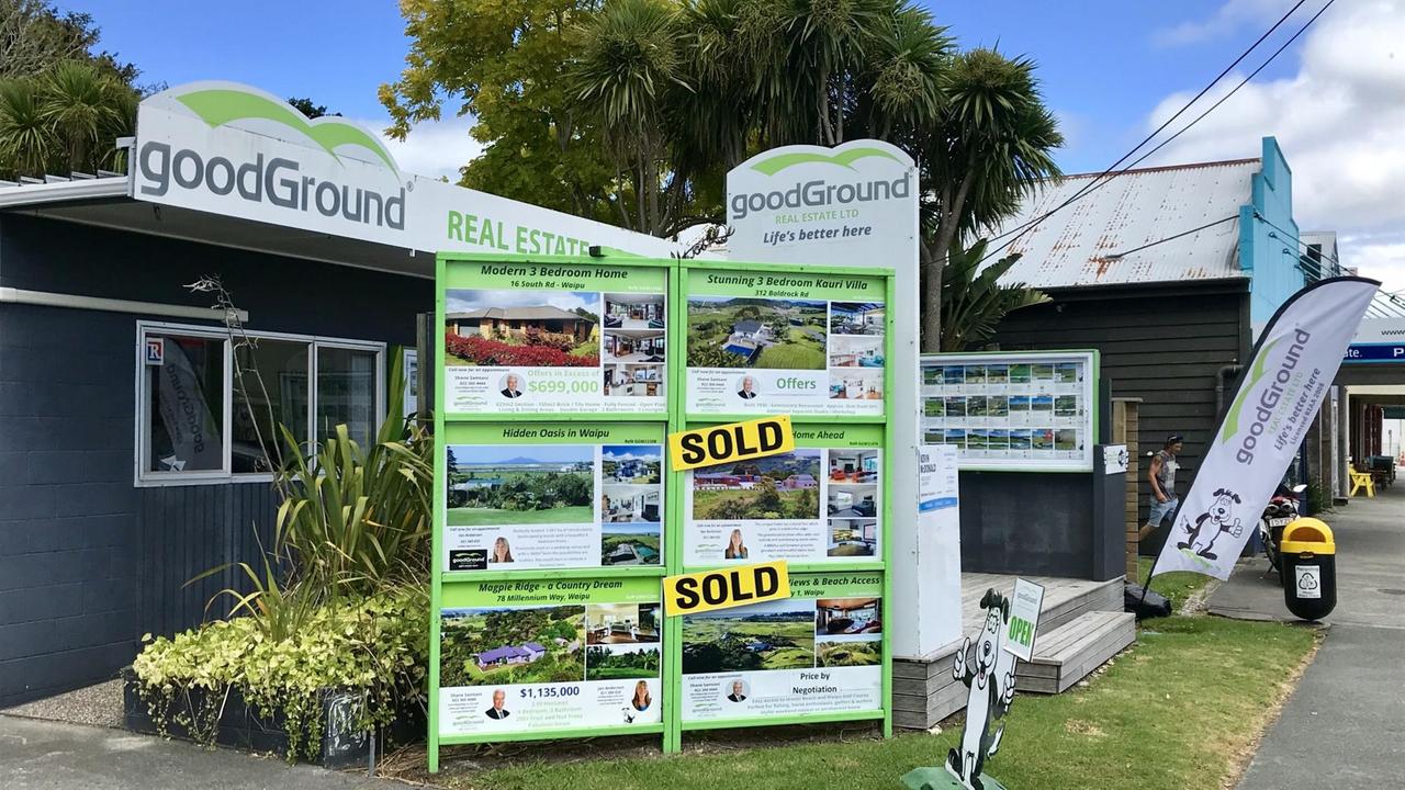 Immobilien-Werbung aus Waipu, einer Kleinstadt in der Nähe der neuseeländischen Hauptstadt Wellington.