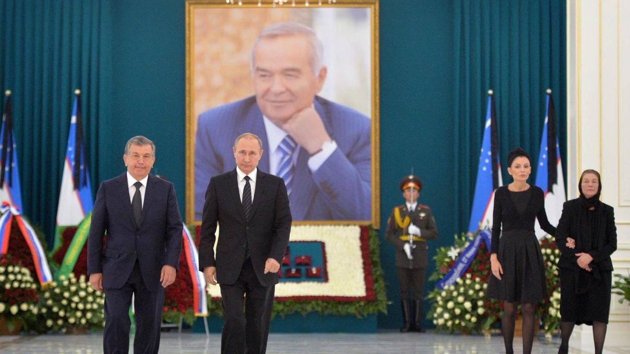 SAMARKAND, UZBEKISTAN - SEPTEMBER 6, 2016: Uzbekistan's Prime Minister Shavkat Mirziyoyev, Russia's President Vladimir Putin, Islam Karimov's daughter Lola Karimova and widow Tatyana (L-R) pictured during a ceremony to pay tribute to Uzbekistan's President Islam Karimov at the Palace of International Forums. Alexei Druzhinin/Russian Presidential Press and Information Office/TASS | SAMARKAND, UZBEKISTAN - SEPTEMBER 6, 2016: Uzbekistan's Prime Minister Shavkat Mirziyoyev, Russia's President Vladimir Putin, Islam Karimov's daughter Lola Karimova and widow Tatyana (L-R) pictured during a ceremony to pay tribute to Uzbekistan's President Islam Karimov at the Palace of International Forums. Alexei Druzhinin/Russian Presidential Press and Information Office/TASS |