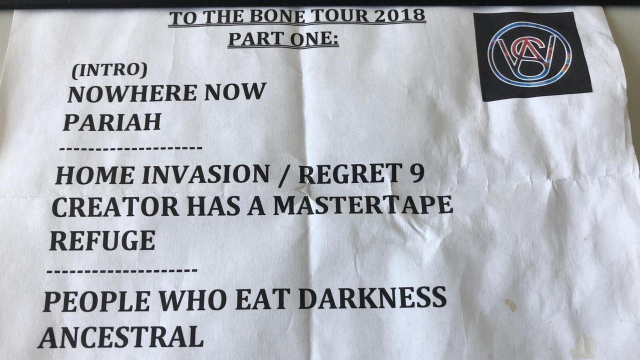 Foto einer Liste mit Song-Titeln. Foto einer Liste mit Song-Titeln.