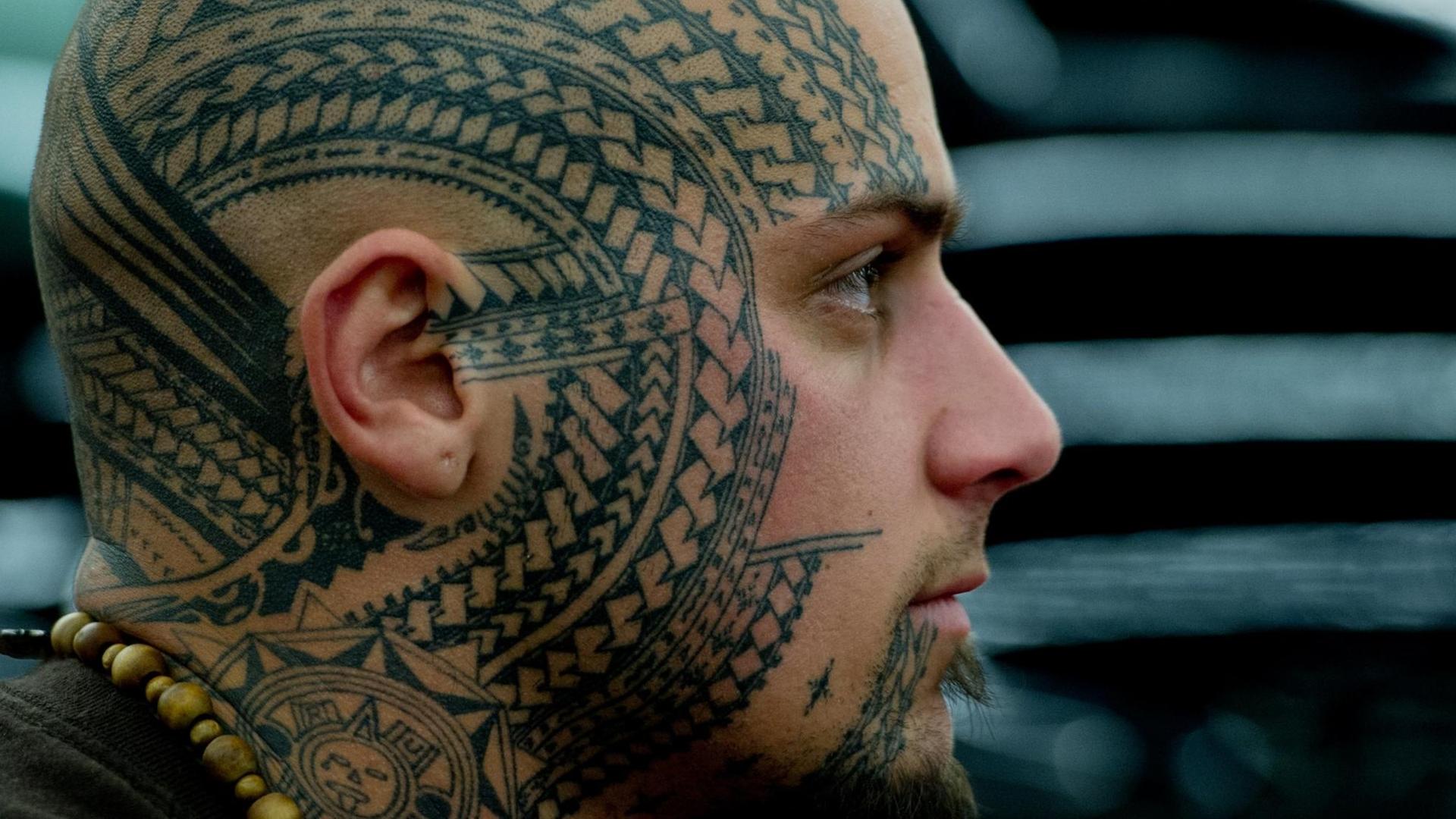 Mit einem traditionellen Muster aus Neuseeland tätowiert ist dieser Mann auf der 20. Internationalen Tattoo-Convention in Frankfurt am Main am Freitag (30.03.2012). Mit einem traditionellen Muster aus Neuseeland tätowiert ist dieser Mann auf der 20. Internationalen Tattoo-Convention in Frankfurt am Main am Freitag (30.03.2012).