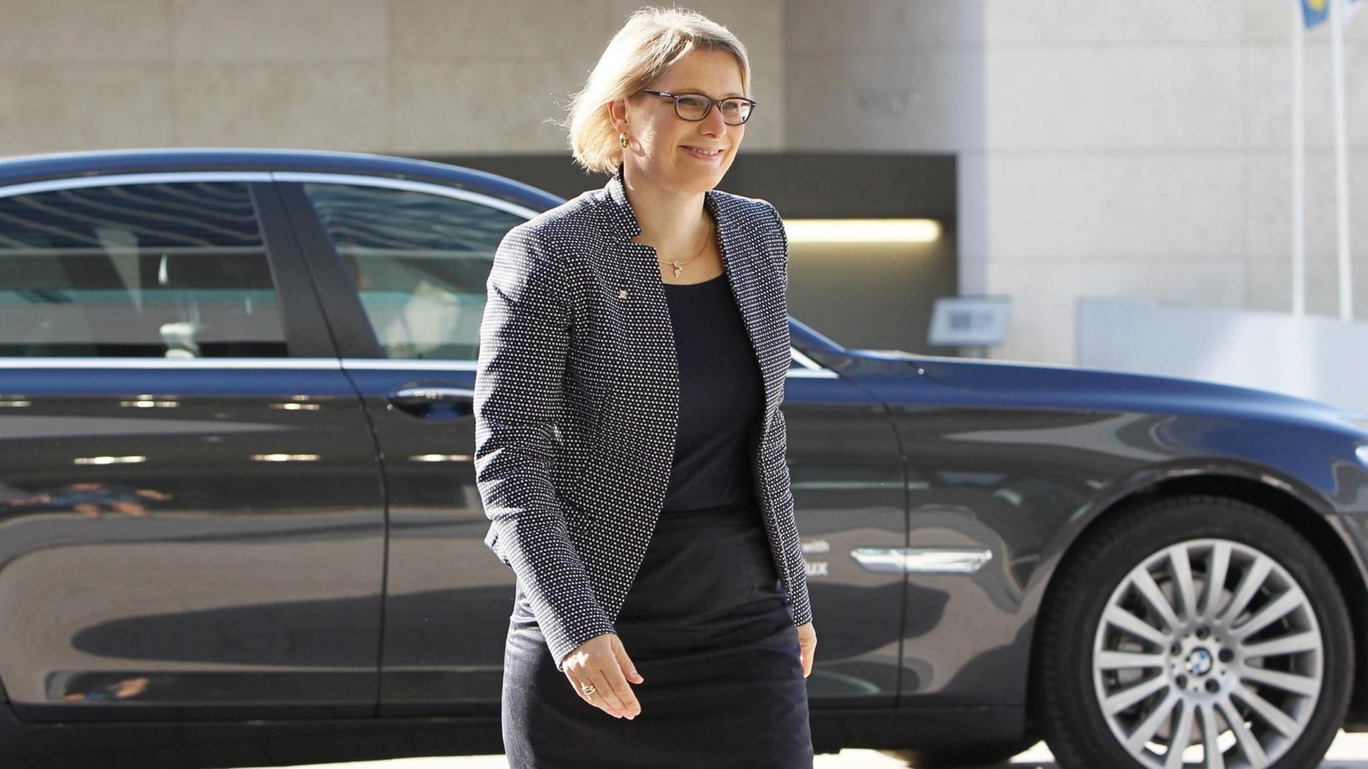epa04840061 Justizstaatssekretärin Stefanie Hubig bei der Ankunft zu einem informellen Treffen der Justizminister bei der EU in Luxemburg am 10. Juli 2015. EPA/MATHIEU CUGNOT epa04840061 Justizstaatssekretärin Stefanie Hubig bei der Ankunft zu einem informellen Treffen der Justizminister bei der EU in Luxemburg am 10. Juli 2015. EPA/MATHIEU CUGNOT