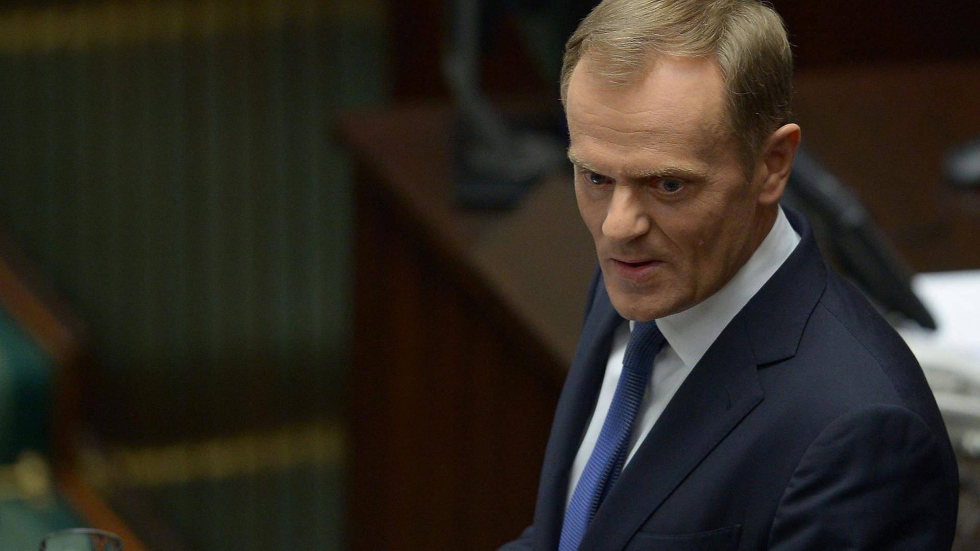 Polens Ministerpräsident Donald Tusk am Rednerpult im polnischen Parlament. Polens Ministerpräsident Donald Tusk am Rednerpult im polnischen Parlament.