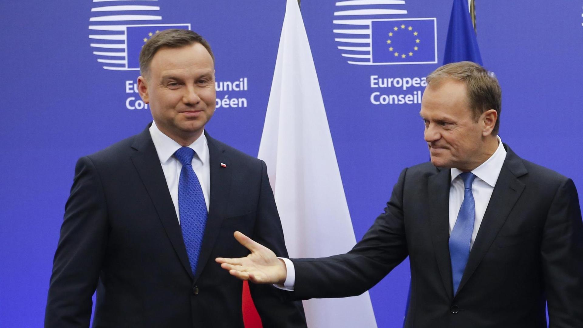 Der polnische Präsident Duda (l.) und EU-Kommissionspräsident Tusk in Brüssel. Der polnische Präsident Duda (l.) und EU-Kommissionspräsident Tusk in Brüssel.