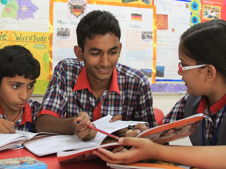Deutschunterricht in einer indischen Schule: Wer nach dem Abschluss einen Job haben will, braucht Bestnoten.