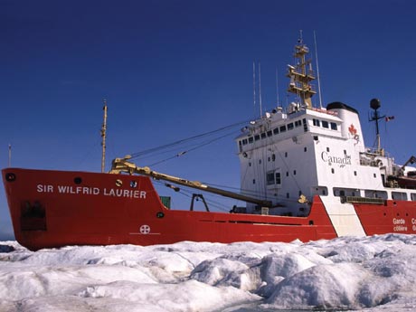 Auf dem Eisbrecher "Sir Wilfrid Laurier" ist unsere Reporterin Monika Seynsche durch die Arktis unterwegs. Auf dem Eisbrecher "Sir Wilfrid Laurier" ist unsere Reporterin Monika Seynsche durch die Arktis unterwegs.