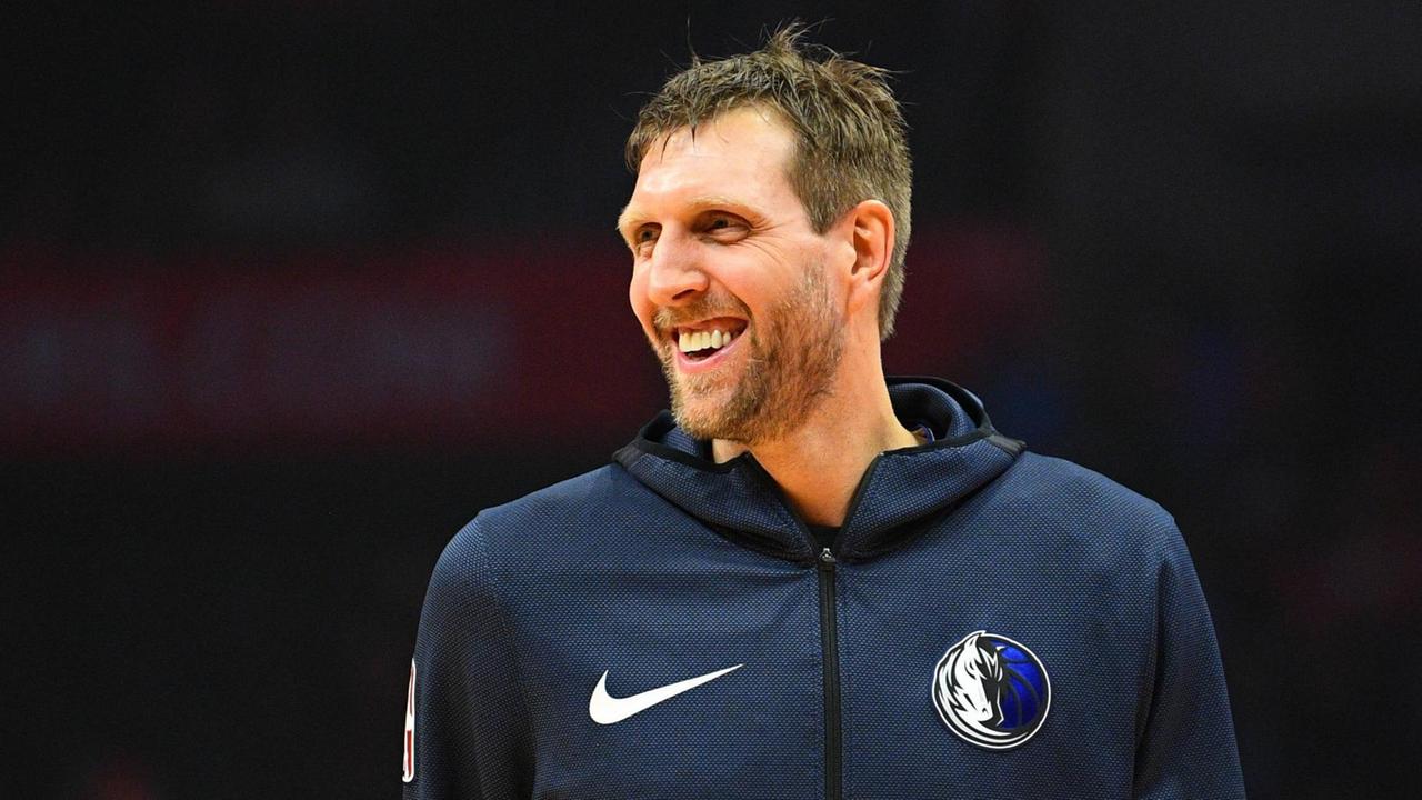 Dirk Nowitzki vor dem NBA-Spiel seiner Dallas Mavericks gegen die Los Angeles Clippers am 20. Dezember 2018. Dirk Nowitzki vor dem NBA-Spiel seiner Dallas Mavericks gegen die Los Angeles Clippers am 20. Dezember 2018.
