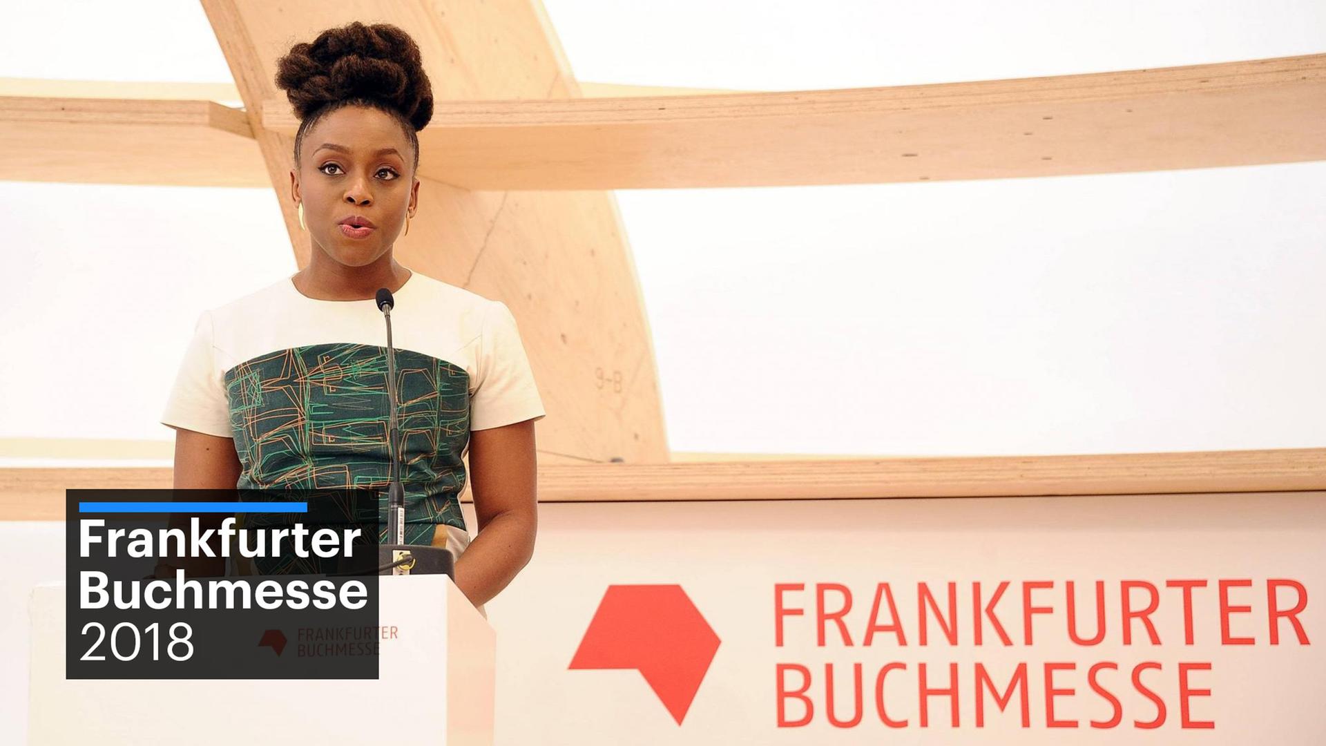 Eröffnungsrede auf der Frankfurter Buchmesse: Chimamanda Ngozi Adichie aus Nigeria hat einiges zu sagen über Themen, die brandaktuell sind - Migration, Rassismus oder Frauenrechte. Eröffnungsrede auf der Frankfurter Buchmesse: Chimamanda Ngozi Adichie aus Nigeria hat einiges zu sagen über Themen, die brandaktuell sind - Migration, Rassismus oder Frauenrechte.