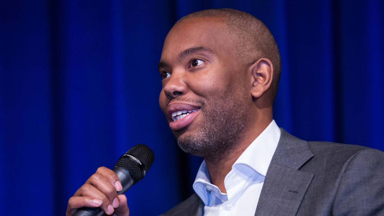 Der US-amerikanische Schriftsteller und Journalist Ta-Nehisi Coates bei einer Rede in der Howard University in Washington am 16.11.2016. Der US-amerikanische Schriftsteller und Journalist Ta-Nehisi Coates bei einer Rede in der Howard University in Washington am 16.11.2016.
