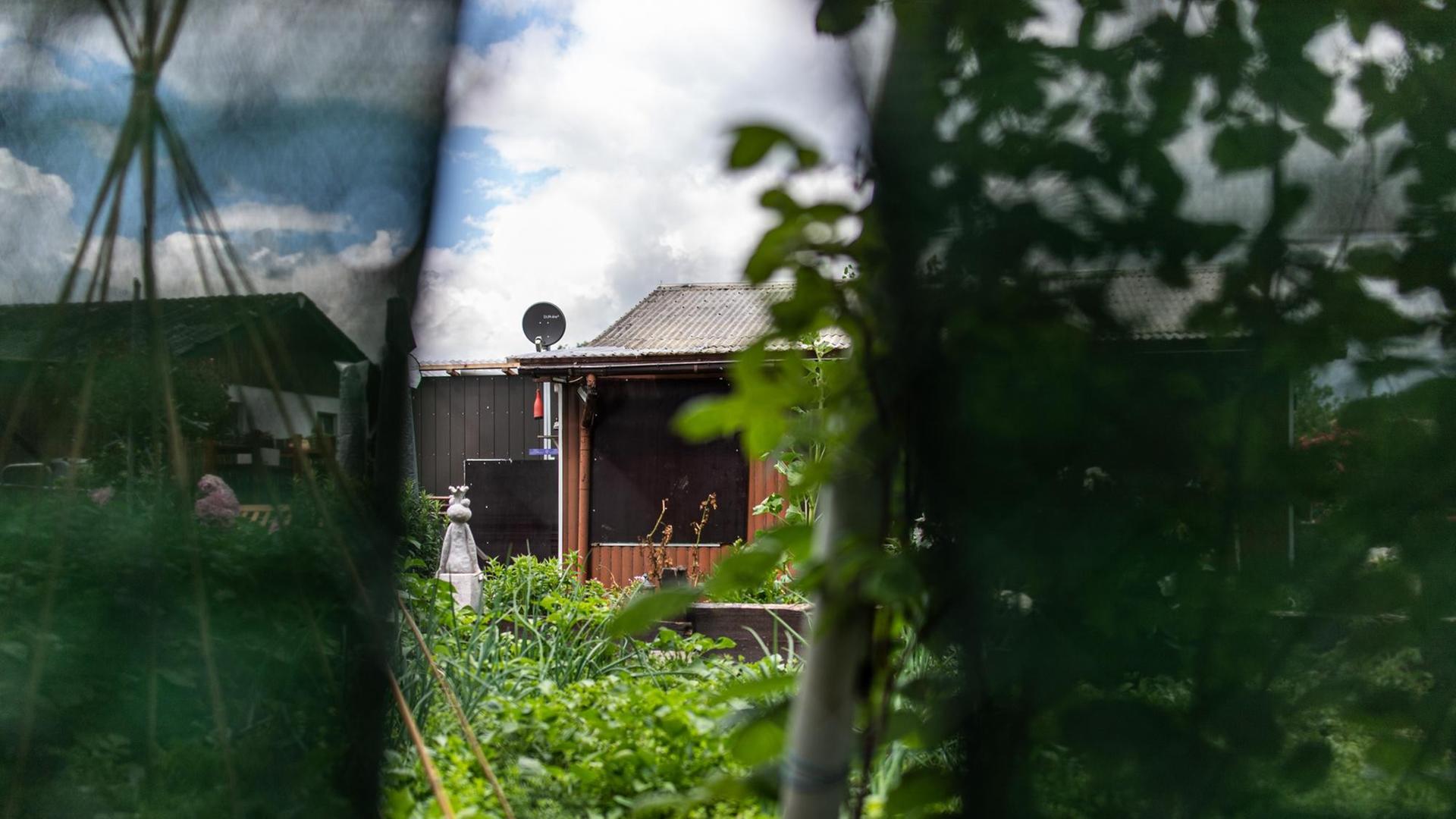 Ein Gartenkoloniehaus ist nach der Verhaftung von 11 Personen in einem pädophilen Fall am 7. Juni 2020 in Münster zu sehen. Ein Gartenkoloniehaus ist nach der Verhaftung von 11 Personen in einem pädophilen Fall am 7. Juni 2020 in Münster zu sehen.