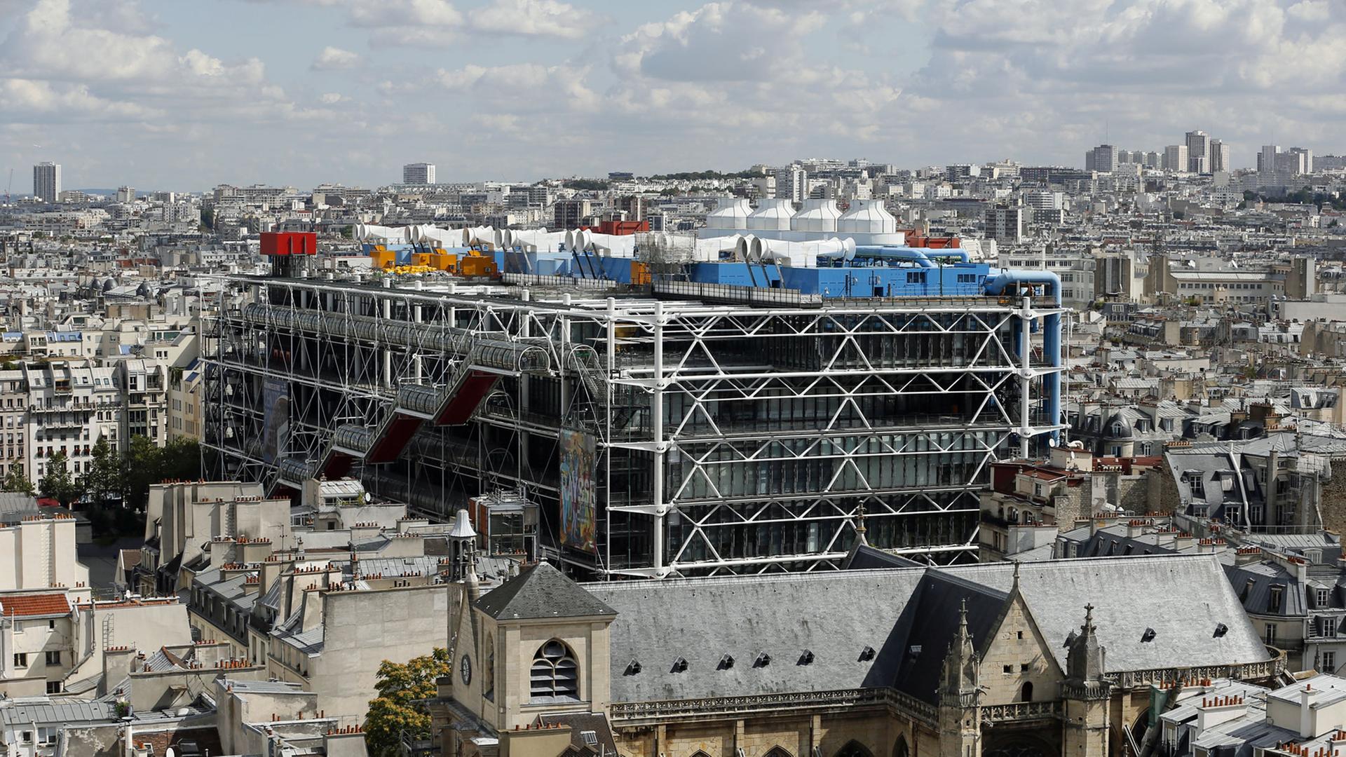 Das Kunst- und Kulturzentrum Centre Pompidou in Paris, aufgenommen am 21.8.2014 vom Tour Saint Jacques