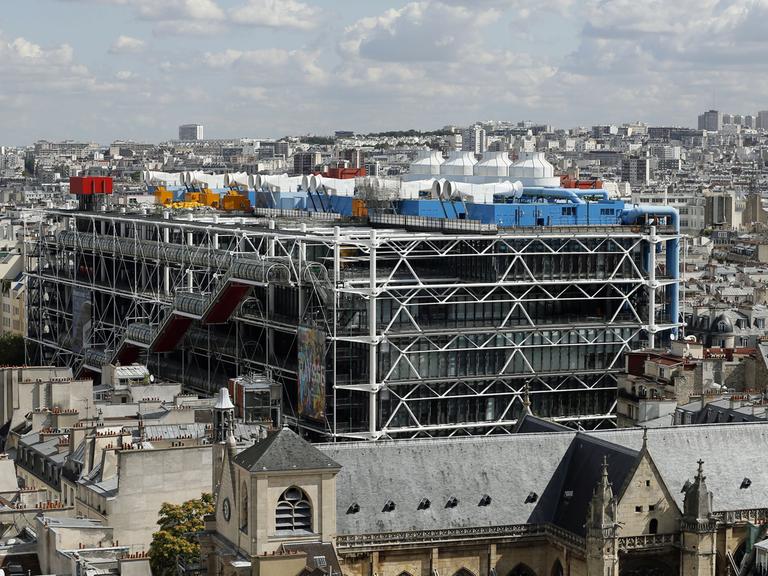 Das Kunst- und Kulturzentrum Centre Pompidou in Paris, aufgenommen am 21.8.2014 vom Tour Saint Jacques