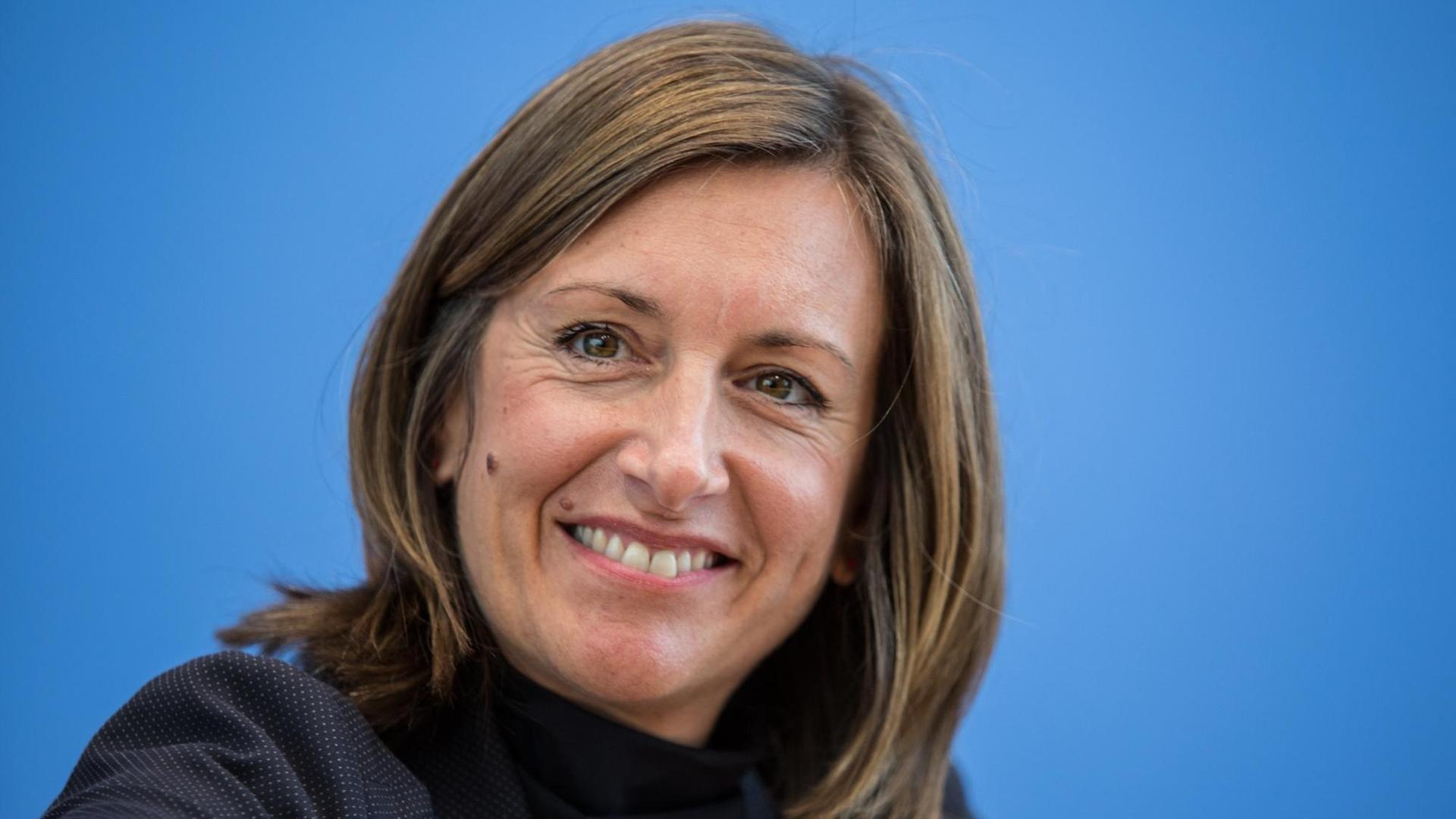 Portrait Vize-Regierungssprecherin Ulrike Demmer Portrait Vize-Regierungssprecherin Ulrike Demmer