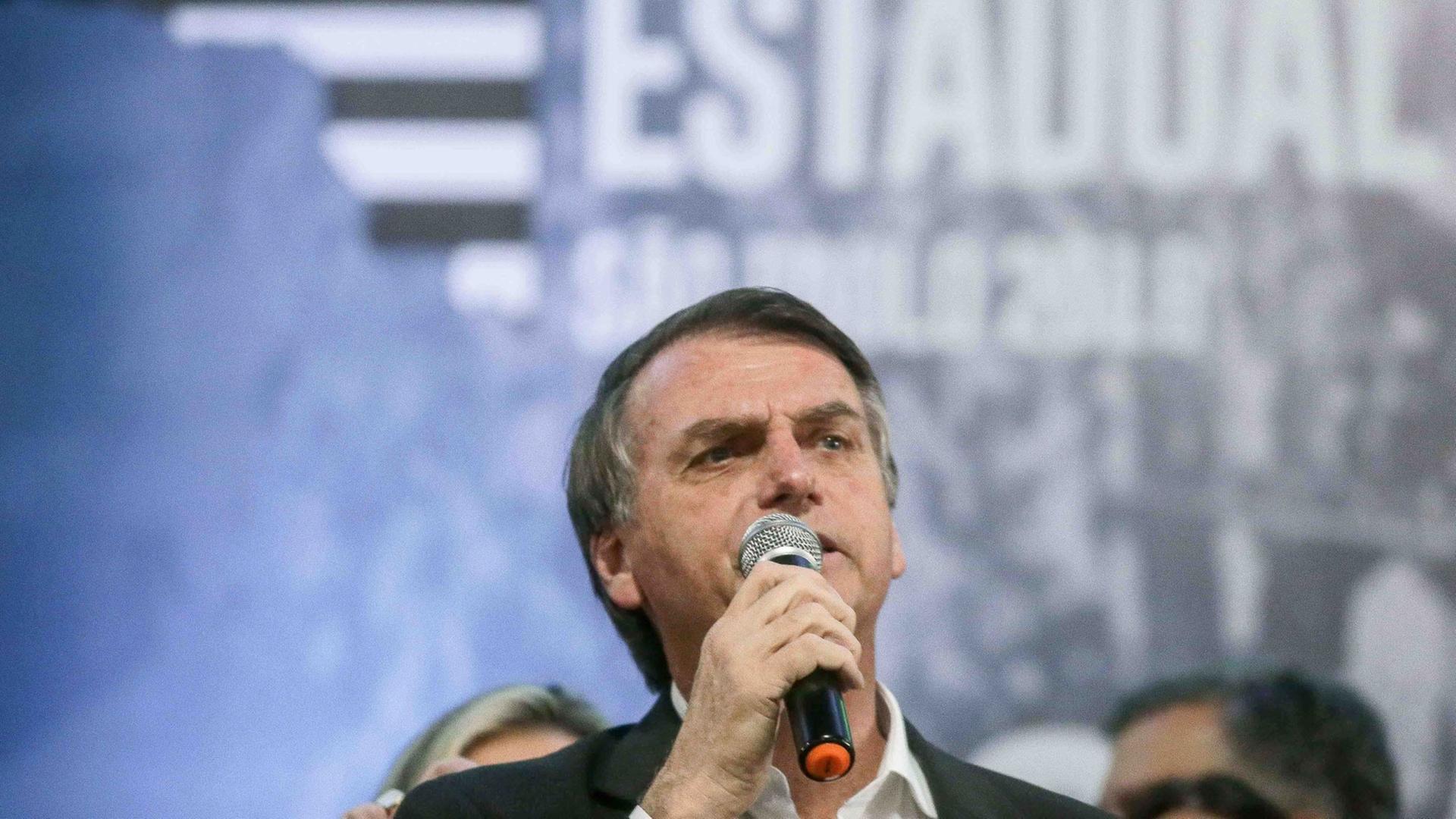 Porträtfoto von Jair Bolsonaro, Kandidat für die Präsidentschaftswahlen in Brasilien Porträtfoto von Jair Bolsonaro, Kandidat für die Präsidentschaftswahlen in Brasilien