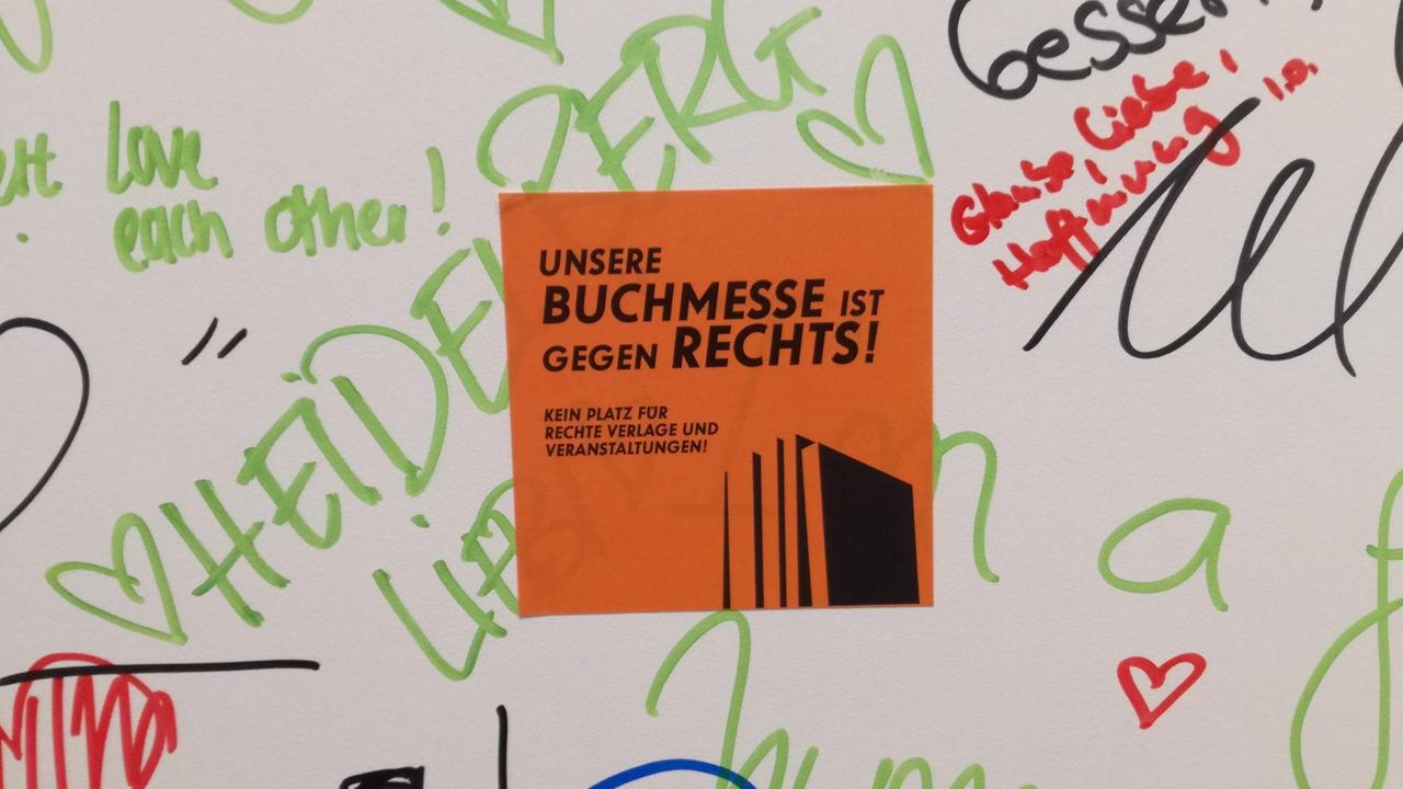 Pinnwand zum Selbstbeschriften für die Besucherinnen und Besucher der Frankfurter Buchmesse 2018 Pinnwand zum Selbstbeschriften für die Besucherinnen und Besucher der Frankfurter Buchmesse 2018