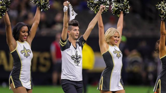 Jesse Hernandez, ist der erste männliche Cheerleader in der NFL. Er läuft bei den New Orleans Saints auf.