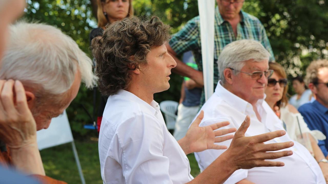 Im Vordergrund Professor Perikles Simon, rechts Professor Gerhard Treutlein Im Vordergrund Professor Perikles Simon, rechts Professor Gerhard Treutlein