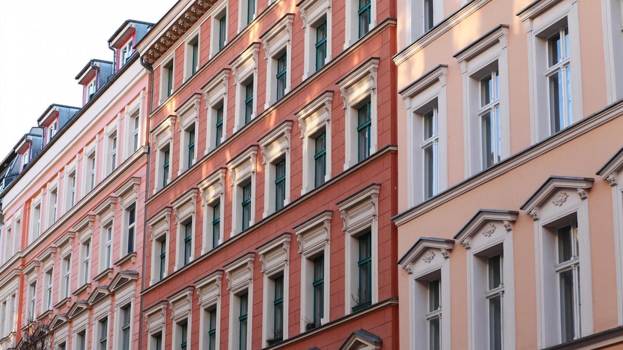 Sanierte Altbauten, aufgenommen im Stadtteil Kreuzberg in Berlin am 18.03.2018. Sanierte Altbauten, aufgenommen im Stadtteil Kreuzberg in Berlin am 18.03.2018.