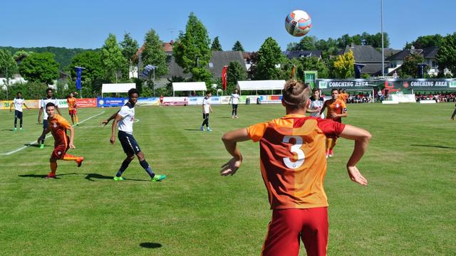 U19-Turnier in Stemwede: Galatasaray gegen Tottenham.
