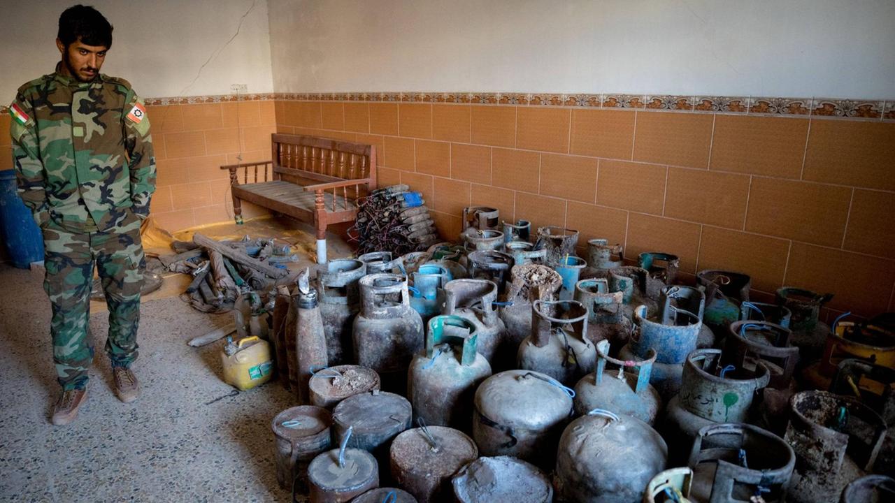 November 20, 2016 - Bashiqa, Iraq - A Kurdish Peshmerga soldier views a stockpile of improvised explosive devices(IED s) in the Yazidi town of Bashiqa which was liberated and left in ruins after months of fighting between Kurdish Peshmerga soldiers and ISIS fighters. Bashiqa Iraq PUBLICATIONxINxGERxSUIxAUTxONLY - ZUMAr134 20161120_zap_r134_011
November 20 2016 Bashiqa Iraq a Kurdish Peshmerga Soldier Views a stockpile of Improvised Explosive Devices IED S in The Yazidi Town of Bashiqa Which what liberated and left in Ruins After MONTHS of Fighting between Kurdish Peshmerga Soldiers and ISIS Fighters Bashiqa Iraq PUBLICATIONxINxGERxSUIxAUTxONLY ZUMAr134 20161120_zap_r134_011 November 20, 2016 - Bashiqa, Iraq - A Kurdish Peshmerga soldier views a stockpile of improvised explosive devices(IED s) in the Yazidi town of Bashiqa which was liberated and left in ruins after months of fighting between Kurdish Peshmerga soldiers and ISIS fighters. Bashiqa Iraq PUBLICATIONxINxGERxSUIxAUTxONLY - ZUMAr134 20161120_zap_r134_011
November 20 2016 Bashiqa Iraq a Kurdish Peshmerga Soldier Views a stockpile of Improvised Explosive Devices IED S in The Yazidi Town of Bashiqa Which what liberated and left in Ruins After MONTHS of Fighting between Kurdish Peshmerga Soldiers and ISIS Fighters Bashiqa Iraq PUBLICATIONxINxGERxSUIxAUTxONLY ZUMAr134 20161120_zap_r134_011