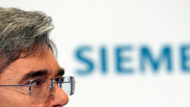 Bei der Siemens Halbjahres-Pressekonferenz beantwortet der Vorstandsvorsitzende der Siemens AG, Joe Kaeser, am 07.05.2014 in Berlin Fragen der Analysten.