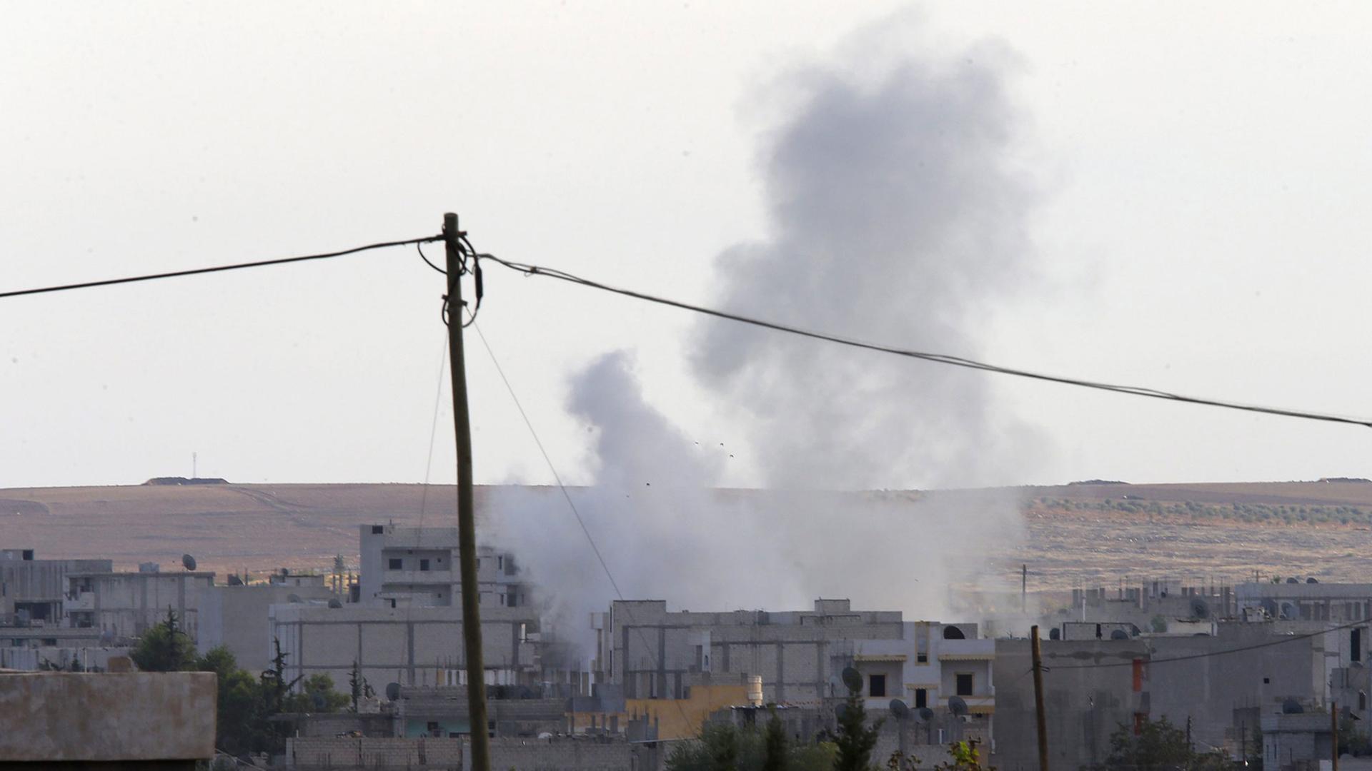 Um die nord-syrische Stadt Kobane liefern sich Kurden und IS-Kämpfer heftige Gefechte.