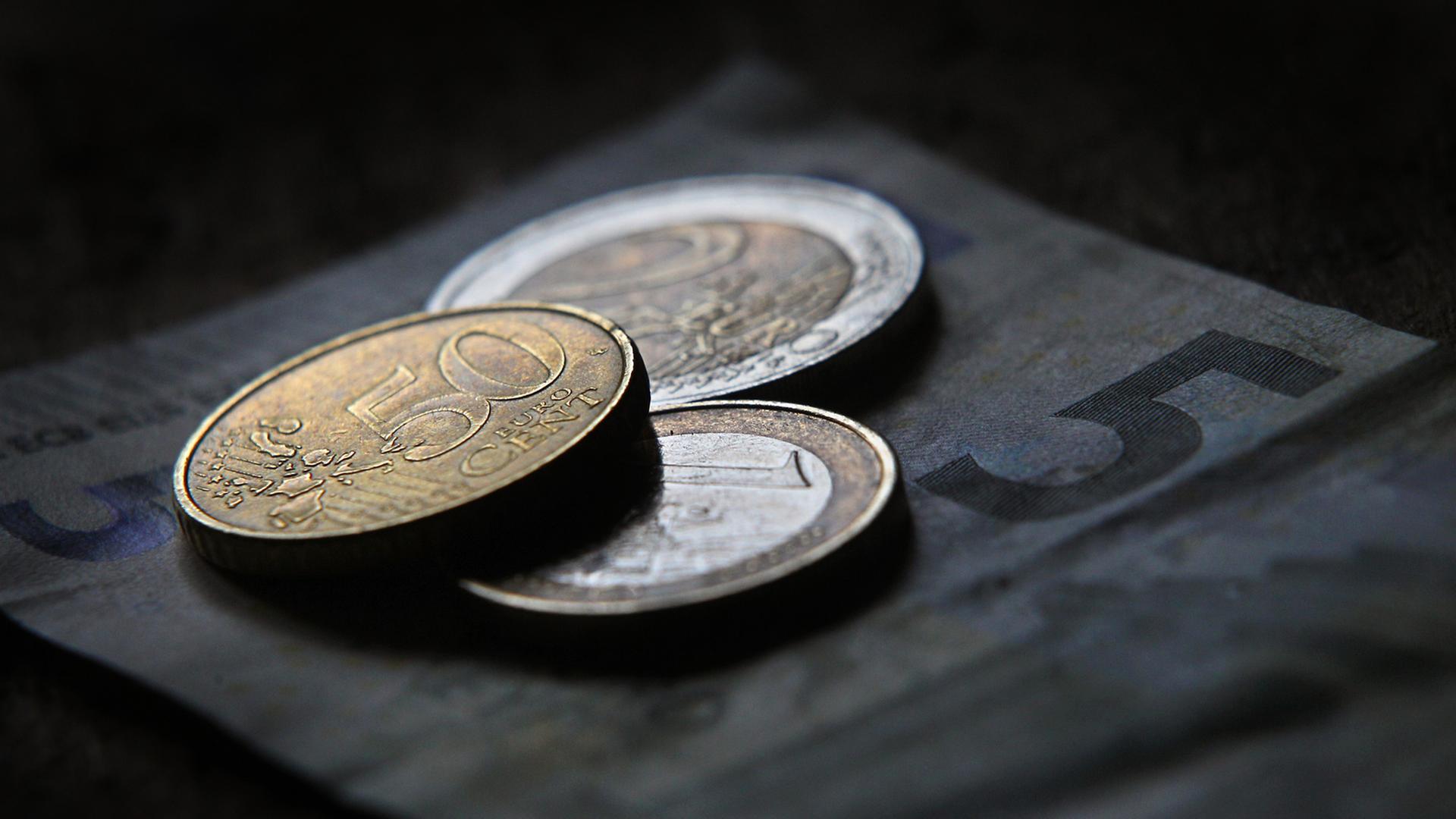 Acht Euro und fünfzig Cent Acht Euro und fünfzig Cent