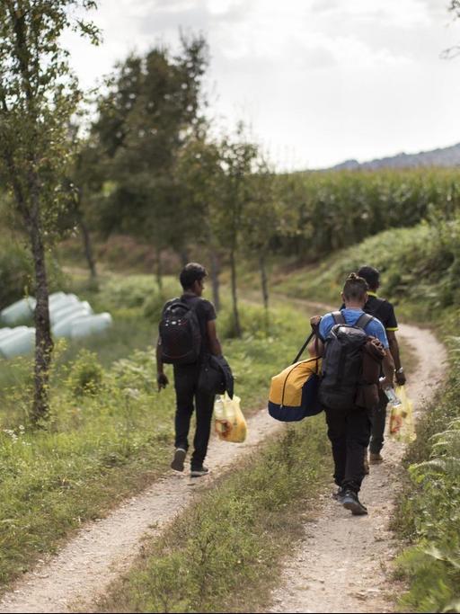 In der Nähe von Velika Kladusa, Bosnien und Herzogewina, versuchen Flüchtlinge am 13.8.2018 die kroatische Grenze zu erreichen