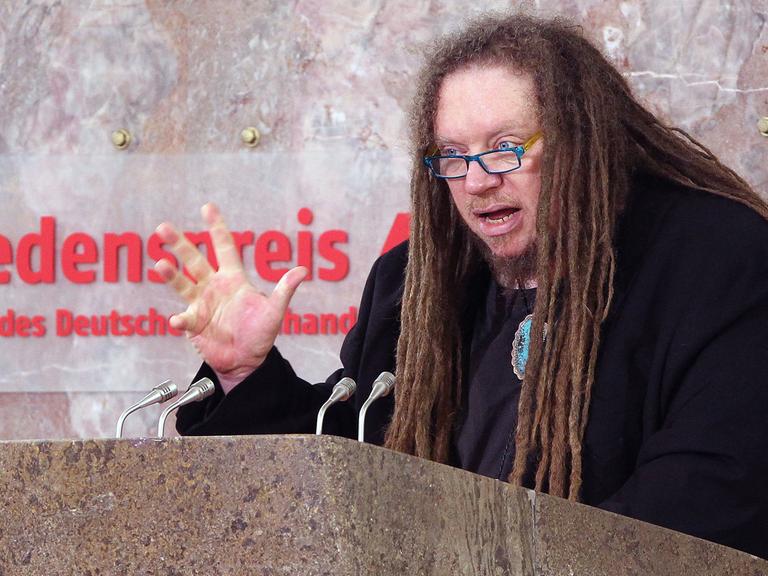 Jaron Lanier bei der Preisverleihung in der Frankfurter Paulskirche.