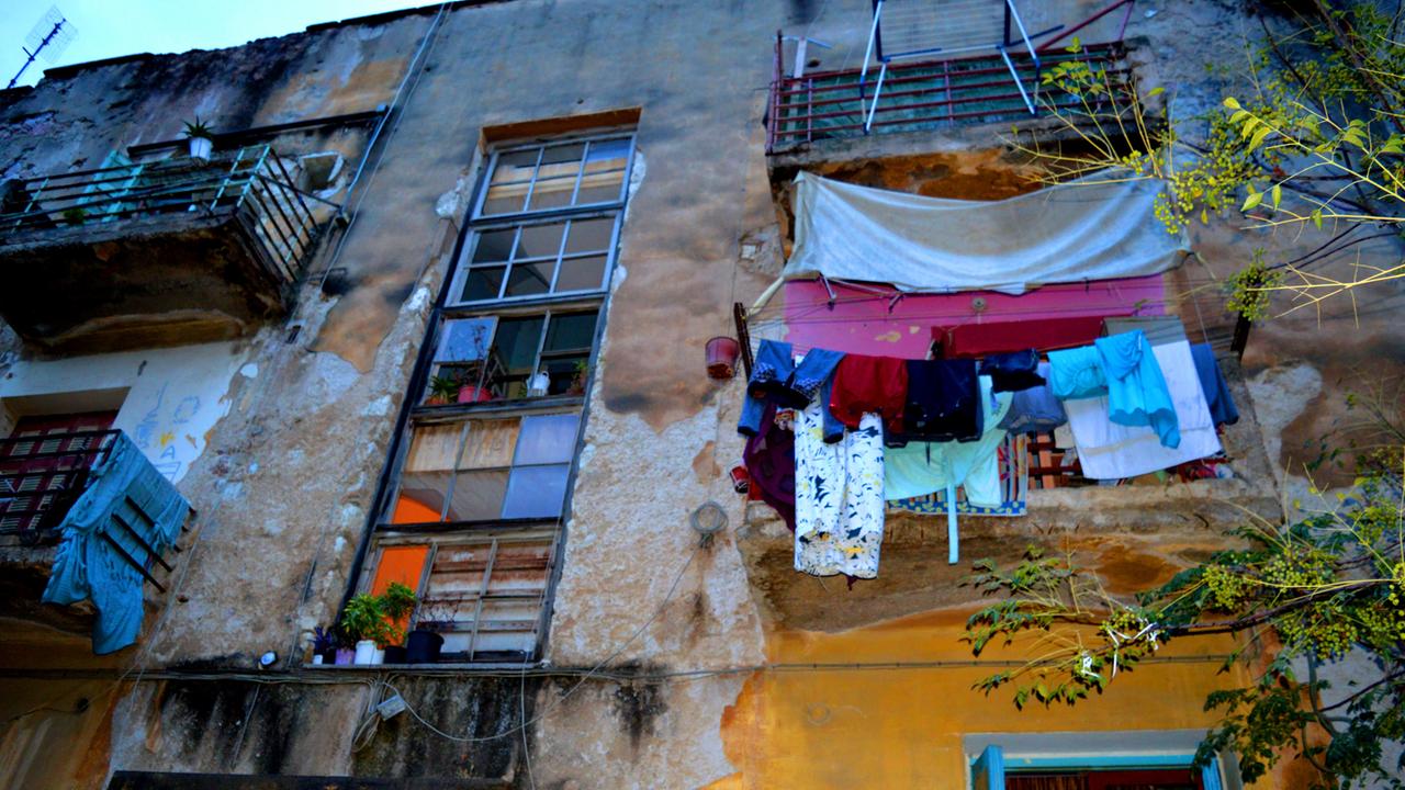 In den Häuserblocks der "Prosfygika" (Flüchtlingsbauten) in der Alexandra-Allee kamen nach dem Ersten Weltkrieg einst griechische Flüchtlinge aus Kleinasien unter. In den Häuserblocks der "Prosfygika" (Flüchtlingsbauten) in der Alexandra-Allee kamen nach dem Ersten Weltkrieg einst griechische Flüchtlinge aus Kleinasien unter.