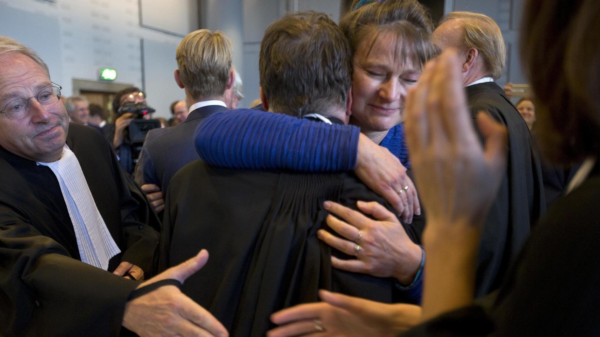 Urgenda director Marjan Minnesma, center right, hugs members of her legal team after the court turned down an appeal of the Dutch government against a 2015 landmark ruling ordering the government to cut the country's greenhouse gas emissions by at least 25 percent by 2020 in a climate case that activists hope will set a worldwide precedent, in The Hague, Netherlands, Tuesday, Oct. 9, 2018. The case was brought to court by Urgenda, a sustainability organization on behalf of some 900 citizens, claiming that the the government has a duty of care to protect its citizens against looming dangers.(AP Photo/Peter Dejong) | Urgenda director Marjan Minnesma, center right, hugs members of her legal team after the court turned down an appeal of the Dutch government against a 2015 landmark ruling ordering the government to cut the country's greenhouse gas emissions by at least 25 percent by 2020 in a climate case that activists hope will set a worldwide precedent, in The Hague, Netherlands, Tuesday, Oct. 9, 2018. The case was brought to court by Urgenda, a sustainability organization on behalf of some 900 citizens, claiming that the the government has a duty of care to protect its citizens against looming dangers.(AP Photo/Peter Dejong) |