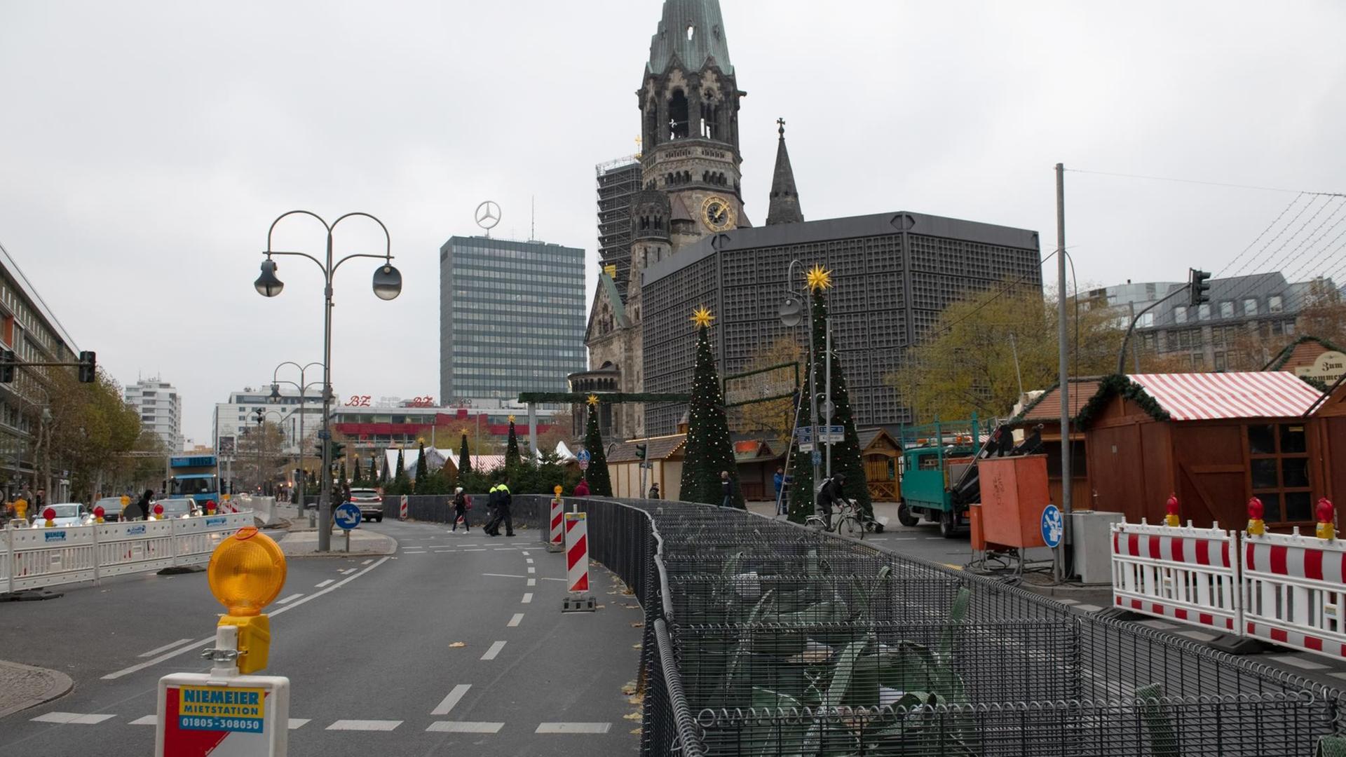 Zwei Jahre Nach Dem Terroranschlag - Weihnachtsmarkt Am Berliner ...