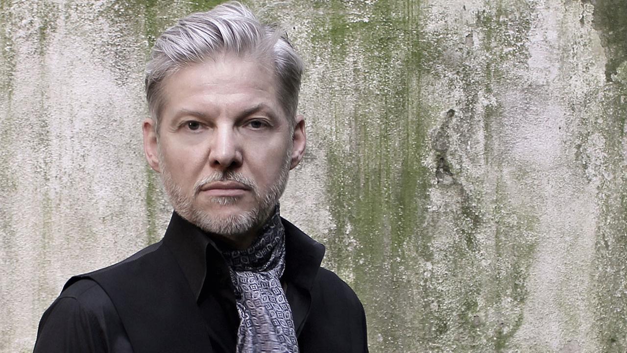 Der Techno-Künstler Wolfgang Voigt bringt am 21. April 2017 ein neues GAS-Album "Narkopop" heraus. (Quelle: Kompakt/Veronika Unland) Der Techno-Künstler Wolfgang Voigt bringt am 21. April 2017 ein neues GAS-Album "Narkopop" heraus. (Quelle: Kompakt/Veronika Unland)