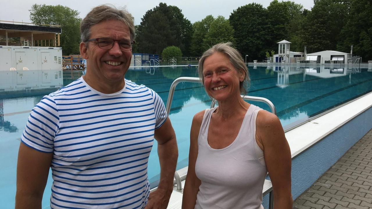 Thomas und Anja Kipp vor dem Becken Thomas und Anja Kipp vor dem Becken