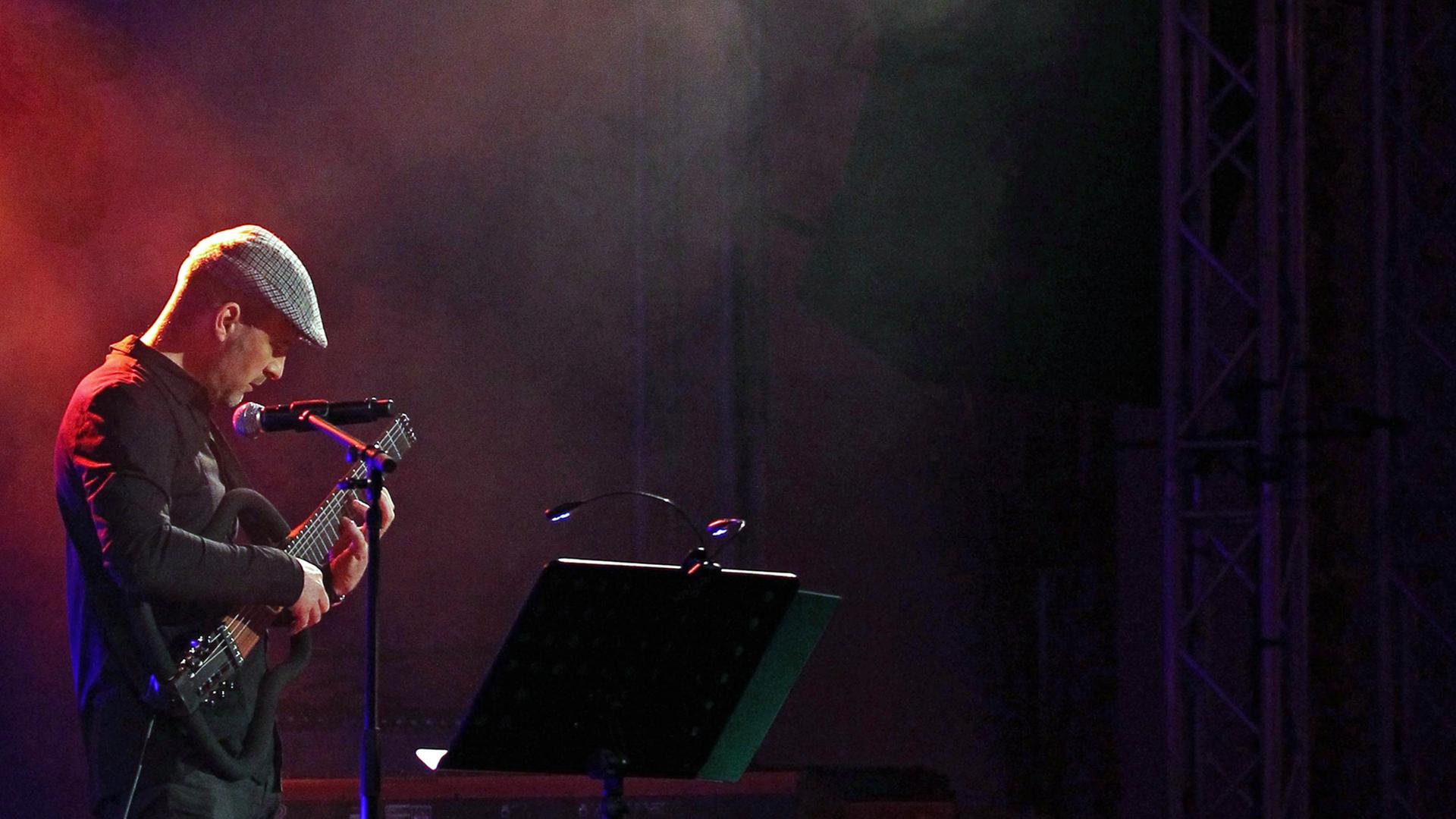 Der österreichische Jazz-Gitarrist Wolfgang Muthspiel, hier beim Karthargo Jazz Festival im April 2013 Der österreichische Jazz-Gitarrist Wolfgang Muthspiel, hier beim Karthargo Jazz Festival im April 2013