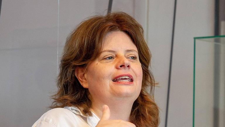 Leontine Meijer-van Mensch ist die Direktorin des GRASSI Museum für Völkerkunde in Leipzig. Leontine Meijer-van Mensch ist die Direktorin des GRASSI Museum für Völkerkunde in Leipzig.