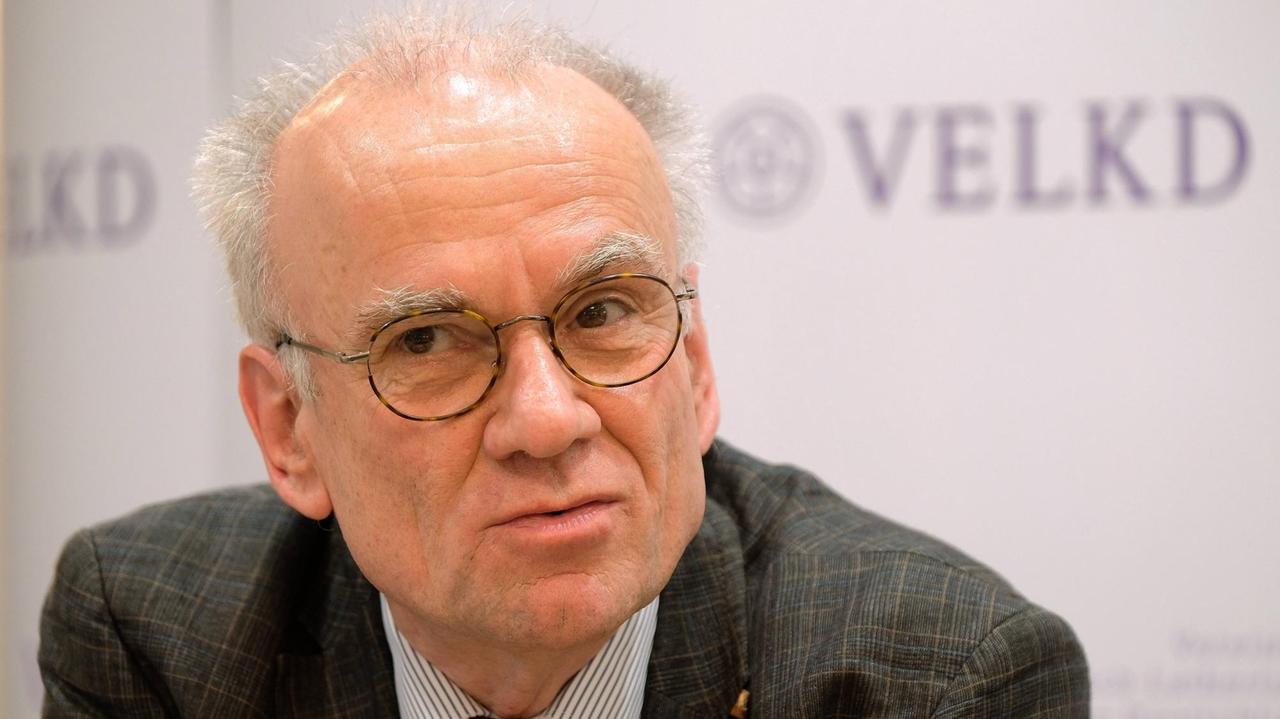 Der Leiter des lutherischen Kirchenamtes, Vizepräsident Horst Gorski am Freitag (10.11.2017), bei einer Pressekonferenz während der Tagung der Generalsynode der VELKD in Bonn. Der Leiter des lutherischen Kirchenamtes, Vizepräsident Horst Gorski am Freitag (10.11.2017), bei einer Pressekonferenz während der Tagung der Generalsynode der VELKD in Bonn.