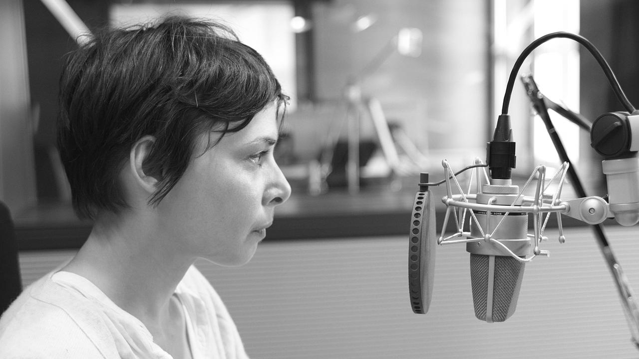 Die Sängerin Melanie de Biasio zu Gast im Deutschlandradio Kultur (2014). Die Sängerin Melanie de Biasio zu Gast im Deutschlandradio Kultur (2014).