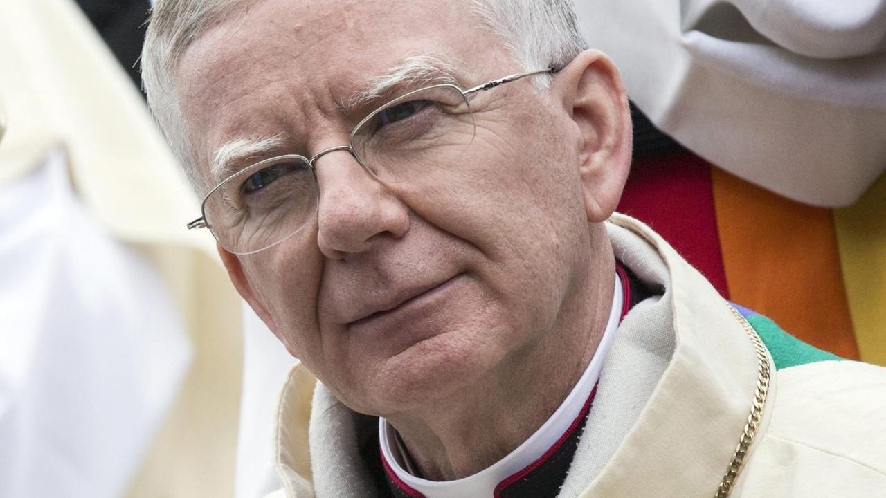 Hier Marek Jedraszewski noch als Erzbischof von Lodz auf einer Enthüllung eines Denkmals von Papst Johannes Paul II. in Paris am 24-10.2014. Hier Marek Jedraszewski noch als Erzbischof von Lodz auf einer Enthüllung eines Denkmals von Papst Johannes Paul II. in Paris am 24-10.2014.