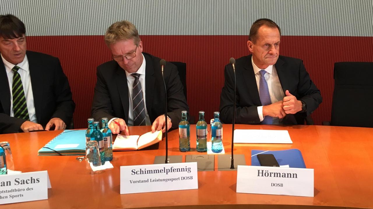 DOSB-Präsident Alfons Hörmann bei Sportausschuss-Sitzung zur Spitzensportreform DOSB-Präsident Alfons Hörmann bei Sportausschuss-Sitzung zur Spitzensportreform