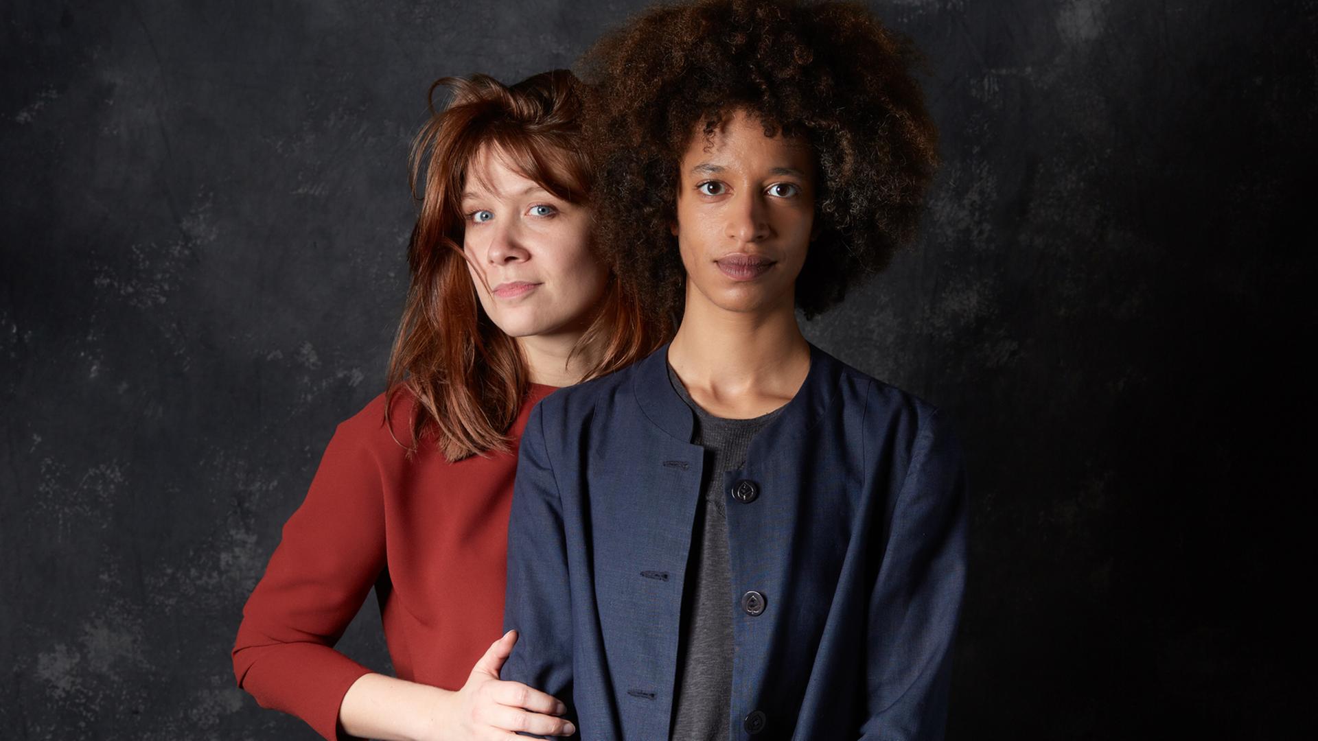 Birgit-Ensemble: Julie Bertin (r) und Jade Herbulot Birgit-Ensemble: Julie Bertin (r) und Jade Herbulot