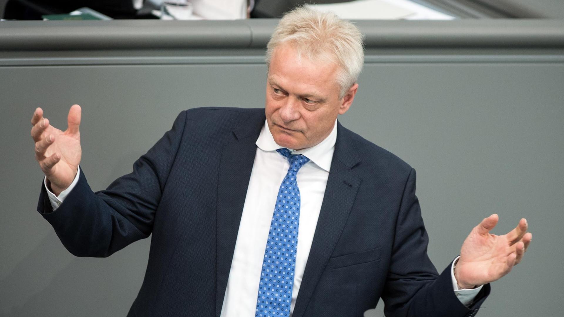 17.05.2018, Berlin: Alois Rainer (CSU), spricht zum Thema Familie, Senioren, Frauen und Jugend. Foto: Soeren Stache/dpa | Verwendung weltweit 17.05.2018, Berlin: Alois Rainer (CSU), spricht zum Thema Familie, Senioren, Frauen und Jugend. Foto: Soeren Stache/dpa | Verwendung weltweit