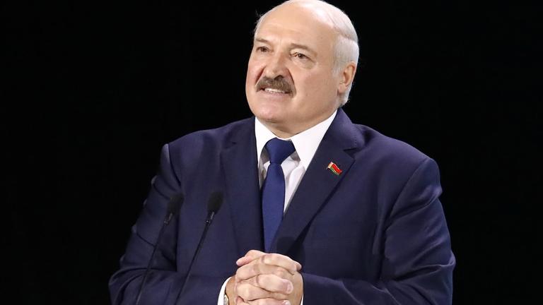 Der Präsident Weißrusslands Alexander Lukaschenko hält eine Rede auf dem 2. Minsker Dialogforum der Regionen im Oktober 2019
